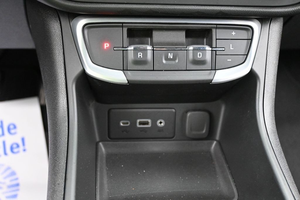 Used 2022 Marine Metallic GMC FWD 4dr SLE image 12