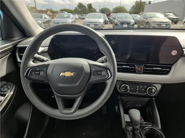 Used 2025 Blue Chevrolet LT Front-Wheel Drive image 10