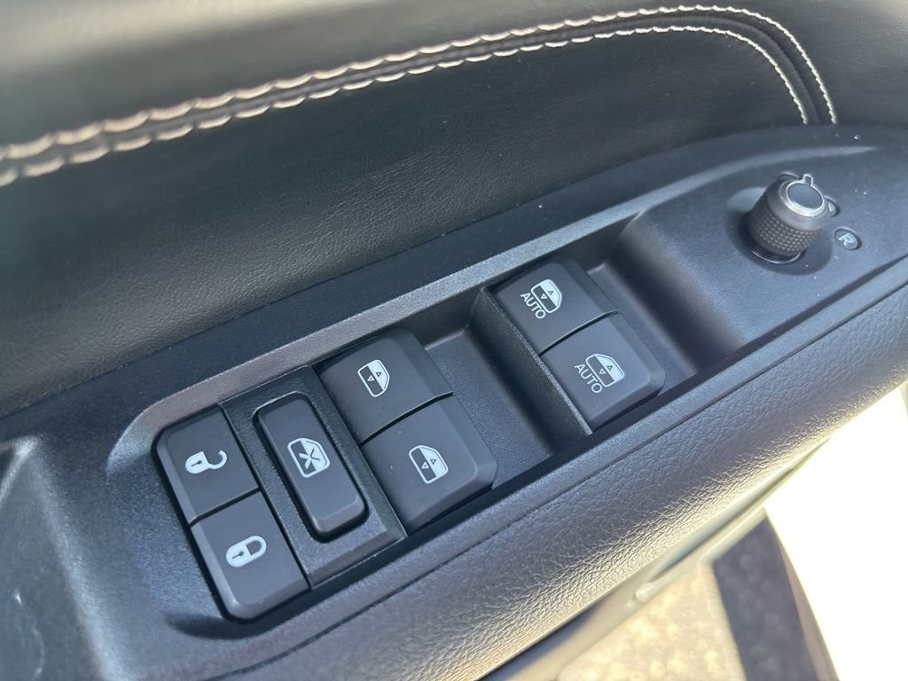 Used 2022 White Jeep High Altitude image 20