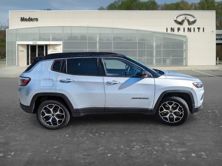 Used 2025 Silver Zynith Metallic Clearcoat Jeep Limited image 3