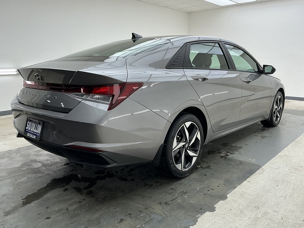 Used 2023 Fluid Metal Hyundai SEL image 4