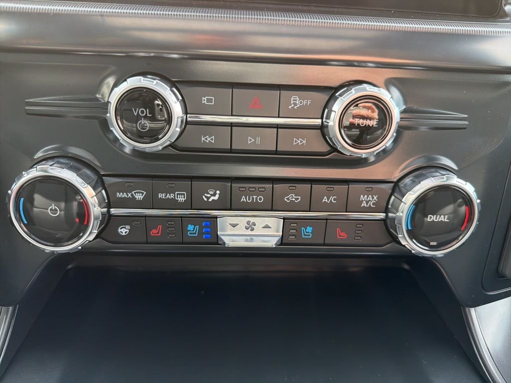 New 2026 Star White Metallic Tri-Coat Ford Lariat® image 31