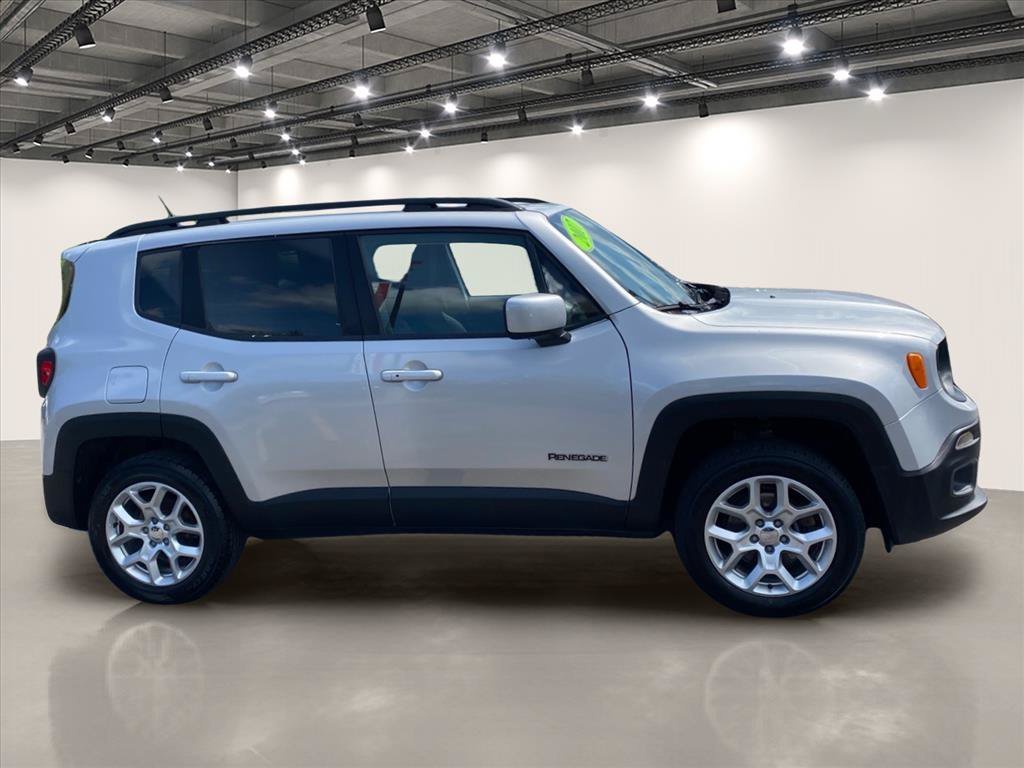 Used 2017 Glacier Metallic Jeep Latitude image 8