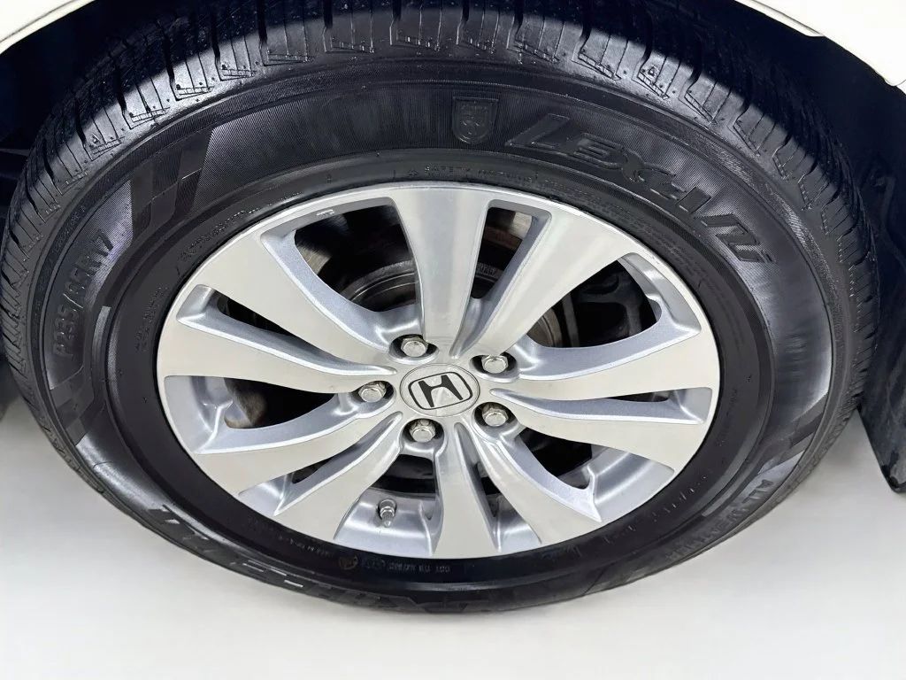 Used 2015 White Honda EX-L image 41