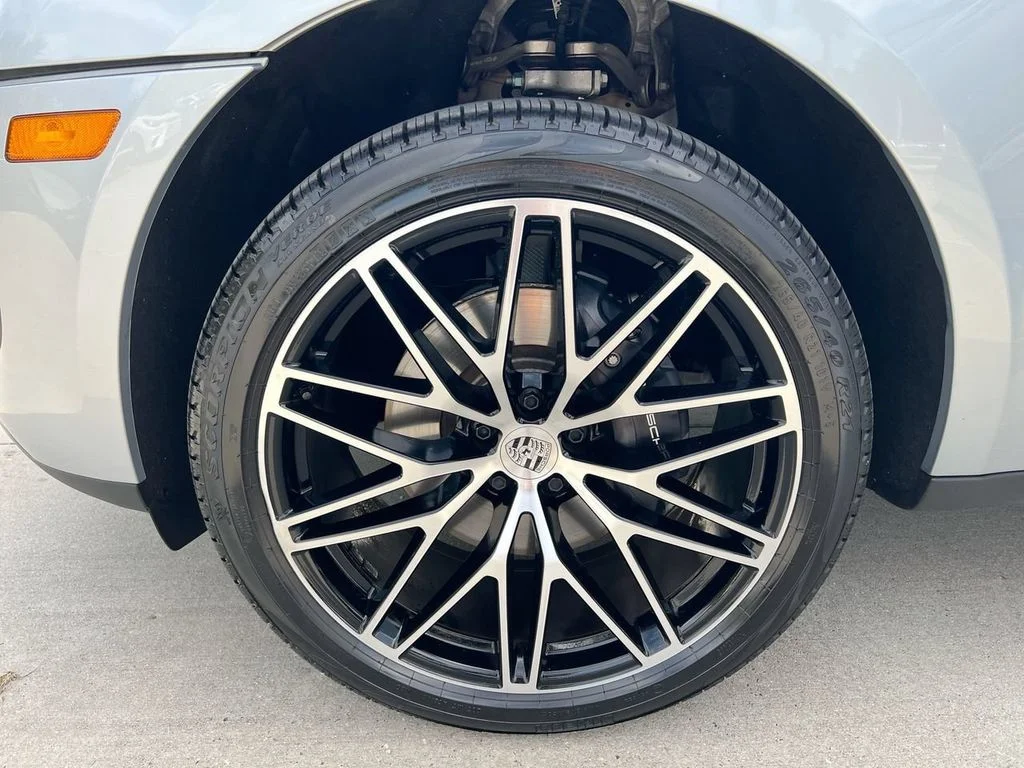 2026 Porsche Macan T - Photo 9