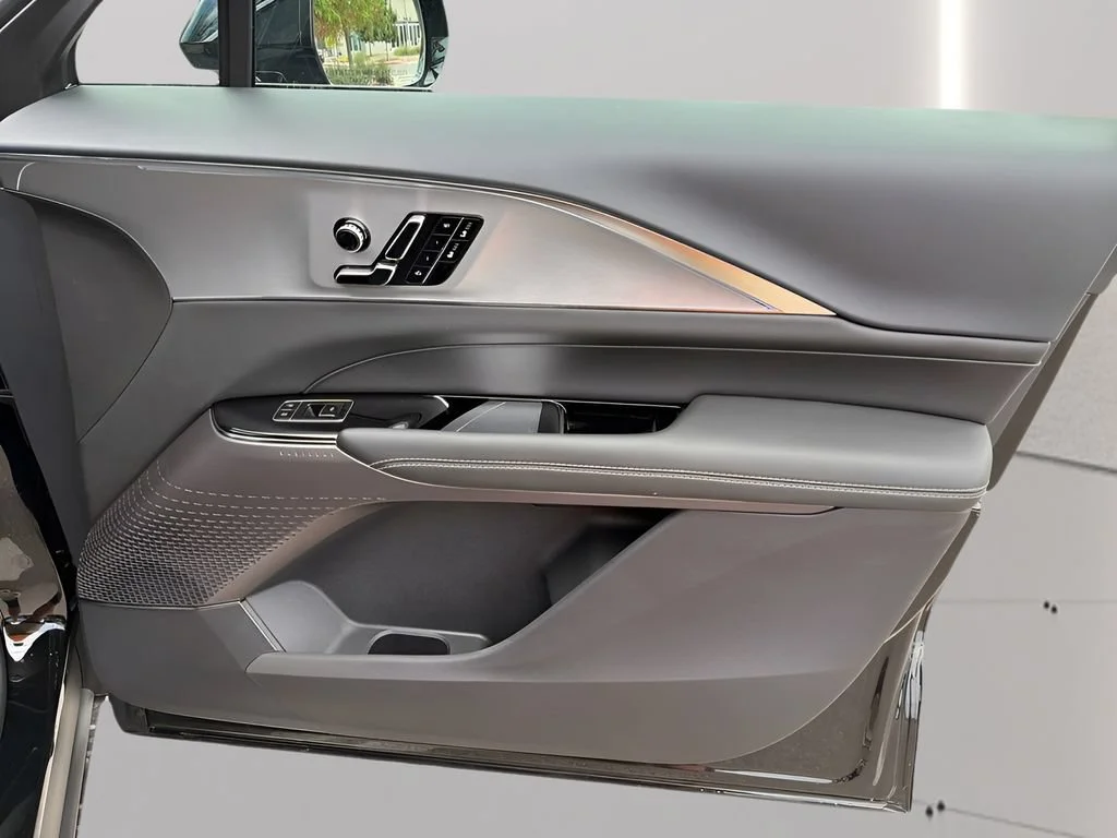 2027 Cadillac LYRIQ Luxury - Photo 40