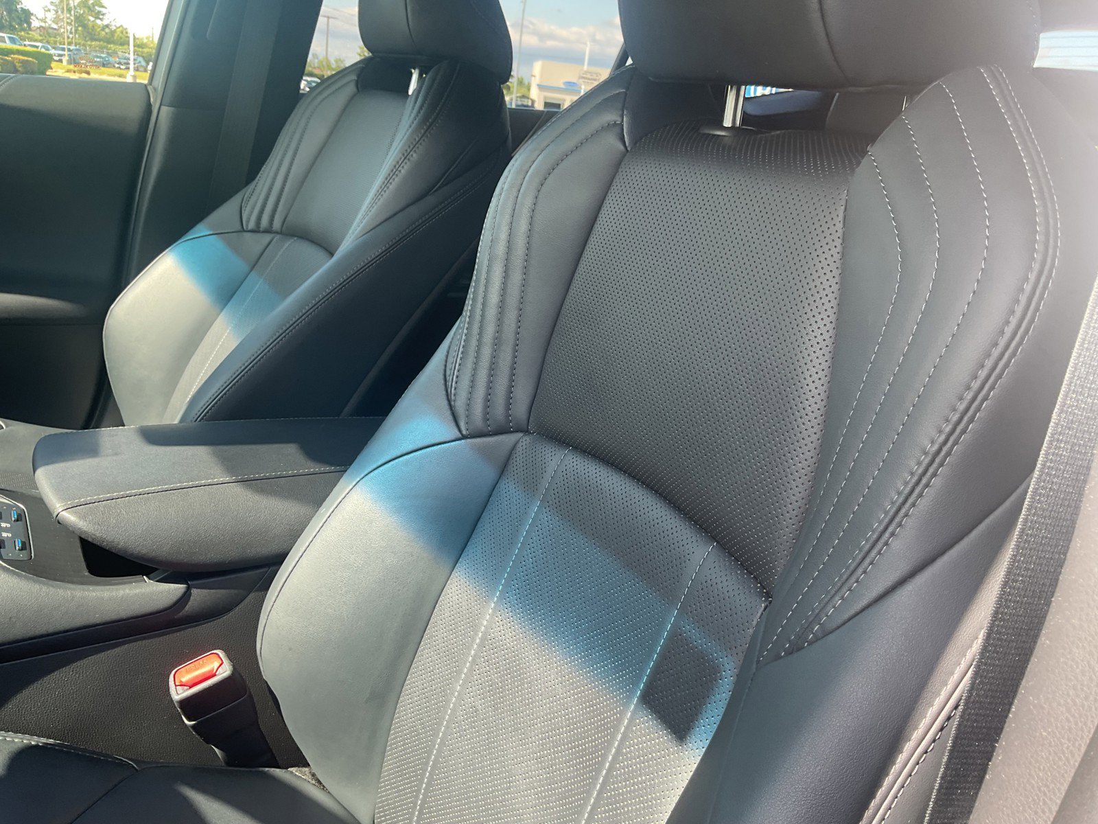 Used 2021 Titanium Toyota XLE image 17
