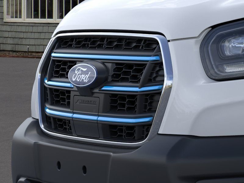 New 2026 Oxford White Ford Base image 17