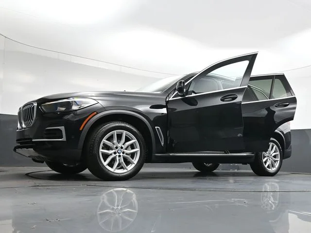 Used 2023 Black BMW xDrive40i image 42