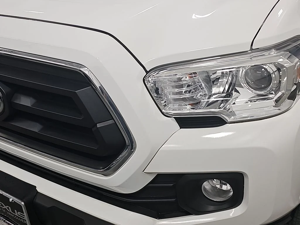 Used 2021 White Toyota SR5 image 32