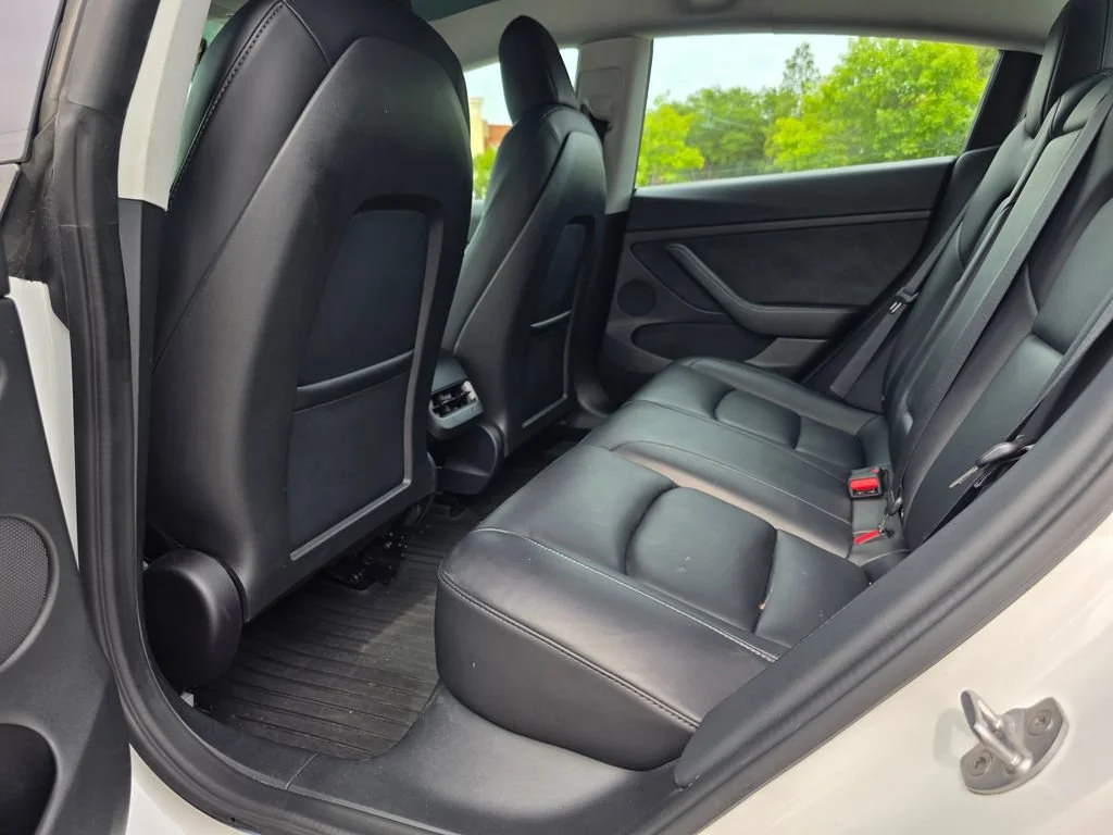 Used 2022  Tesla RWD image 25