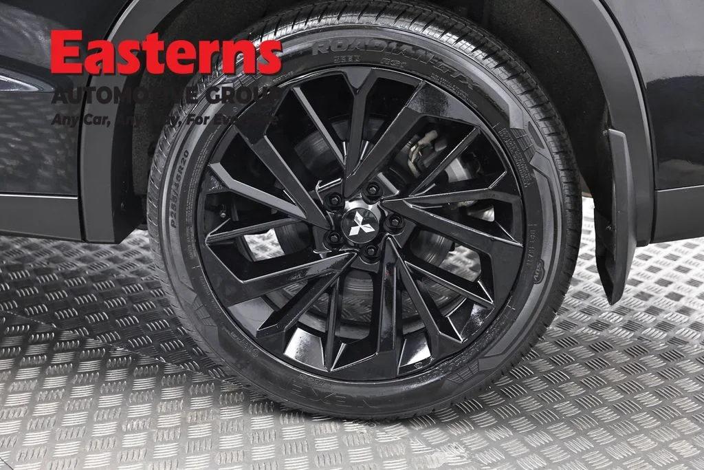 Used 2024 Black Mitsubishi SE image 33