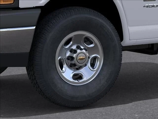 New 2026 Summit White Chevrolet 1WT image 9