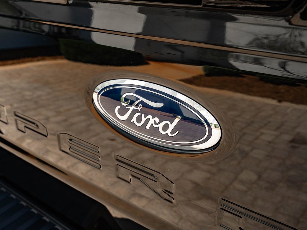 Used 2023 Agate Black Metallic Ford LARIAT image 18