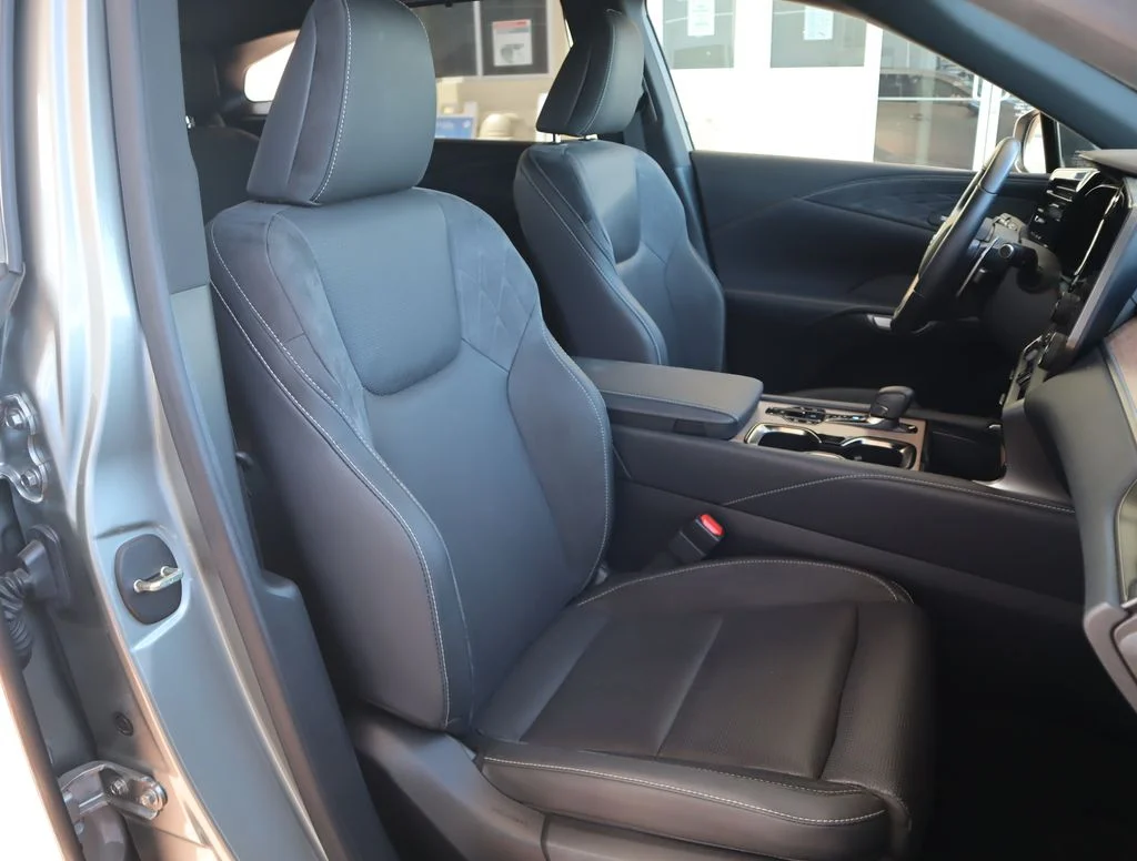 Used 2024 White Lexus 450h+ Luxury image 32