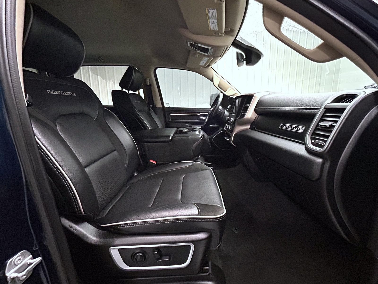 Used 2020 Blue Ram Laramie image 15