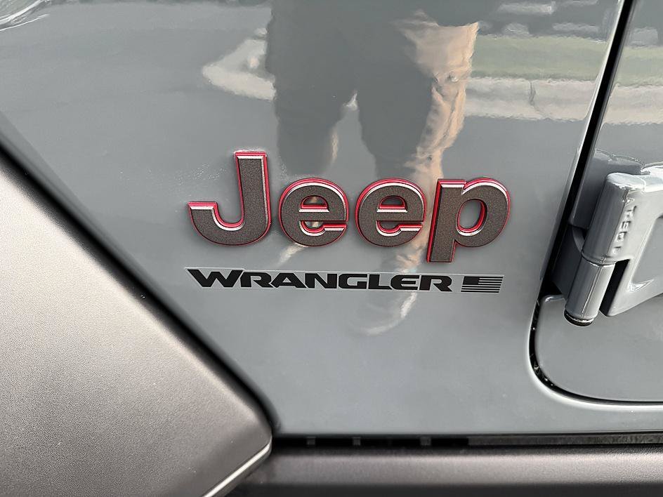 Used 2024 Anvil Clear Coat Jeep Rubicon image 32