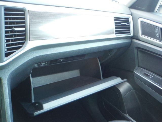 Used 2019 White Volkswagen 3.6L V6 SE image 25
