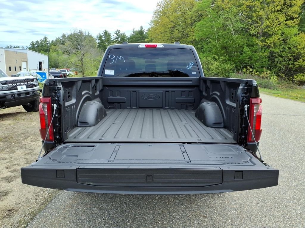 New 2026 Agate Black Metallic Ford XLT image 8