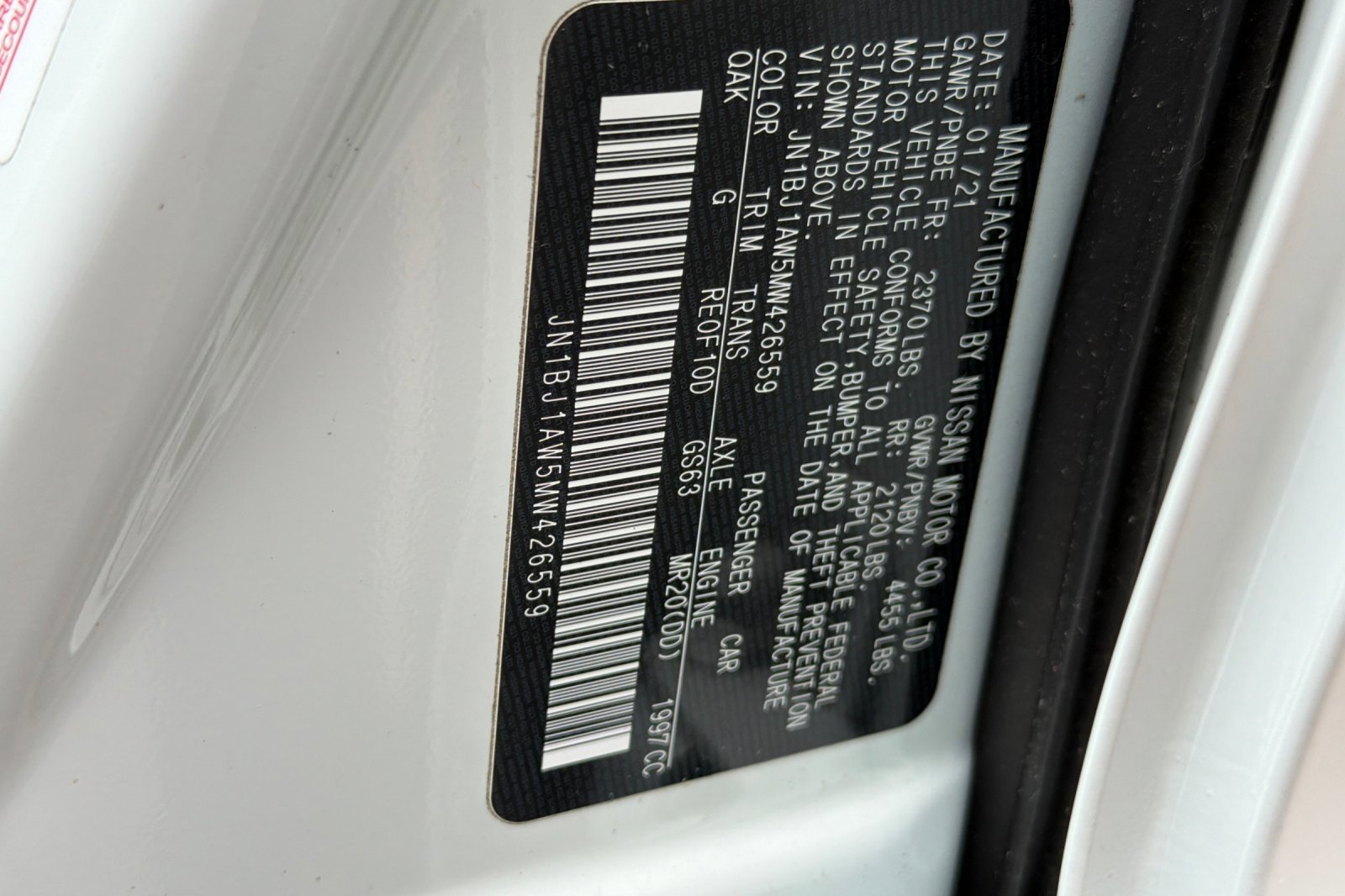 Used 2021 Glacier White Nissan S image 26