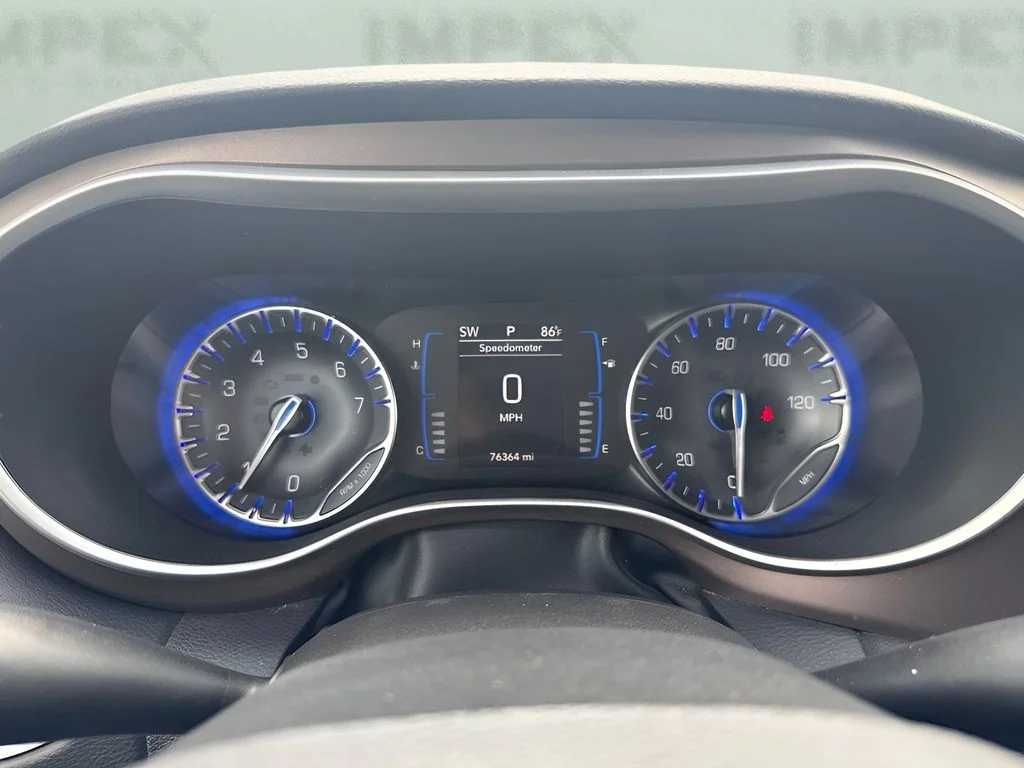 Used 2022 White Chrysler LX image 12
