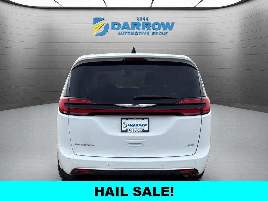 Used 2025 White Chrysler Select image 4
