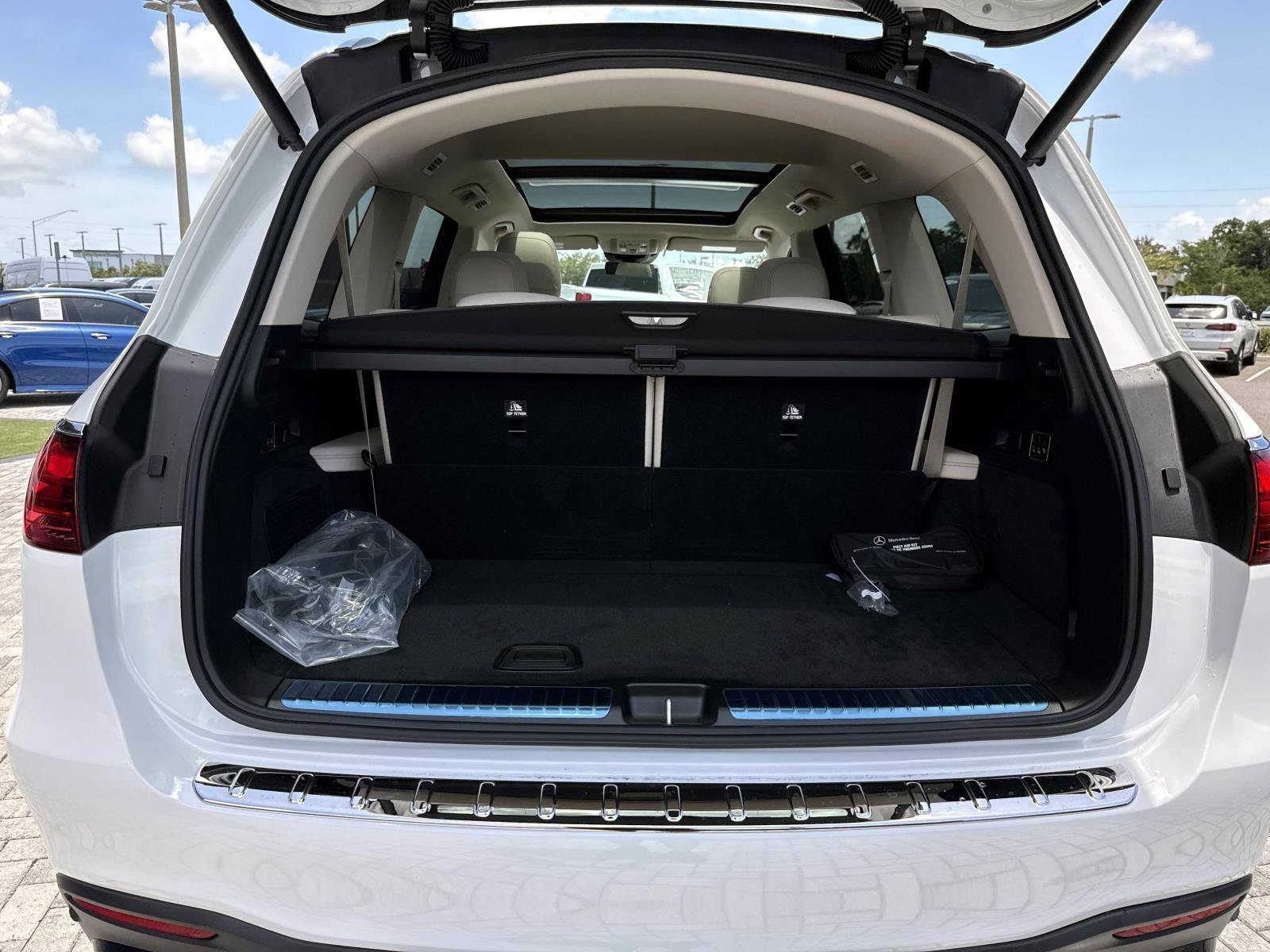 New 2026 Polar White Mercedes-Benz 450 4MATIC® SUV image 10