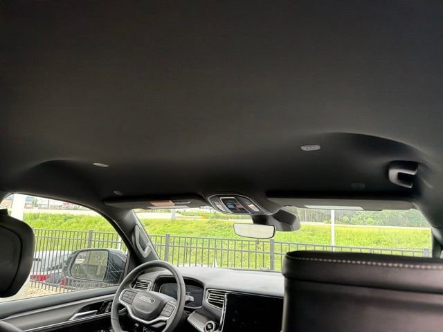 Used 2025 Silver Jeep Base image 24
