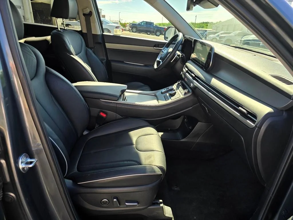 Used 2025 Gray Hyundai SEL image 14