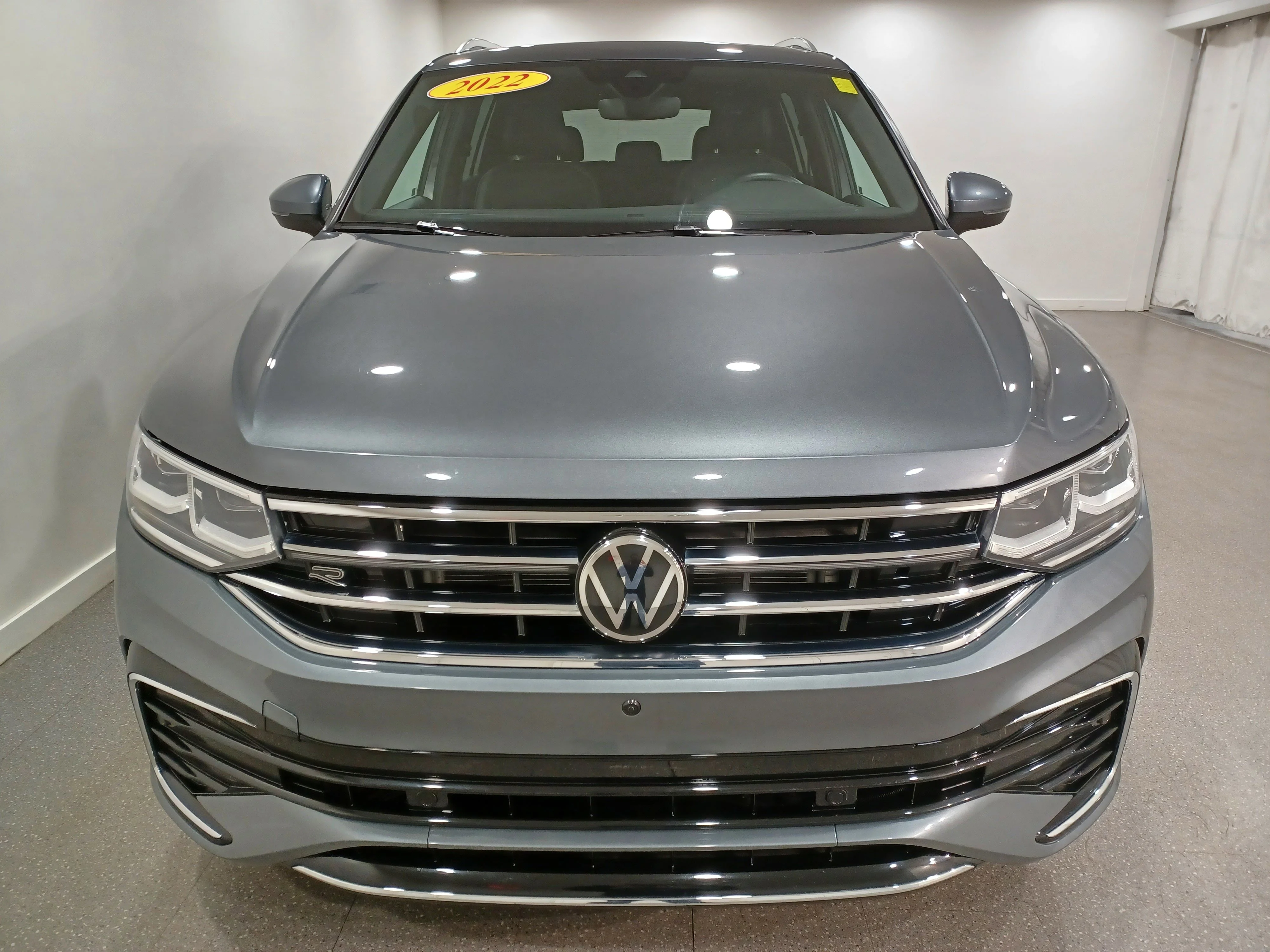 Certified Used 2022 Platinum Gray Metallic Volkswagen Highline R-Line 4Motion*Remote Start | Nav | 360 Cam | Htd & Cooled Leather | Pano Roof | Htd Wheel image 3