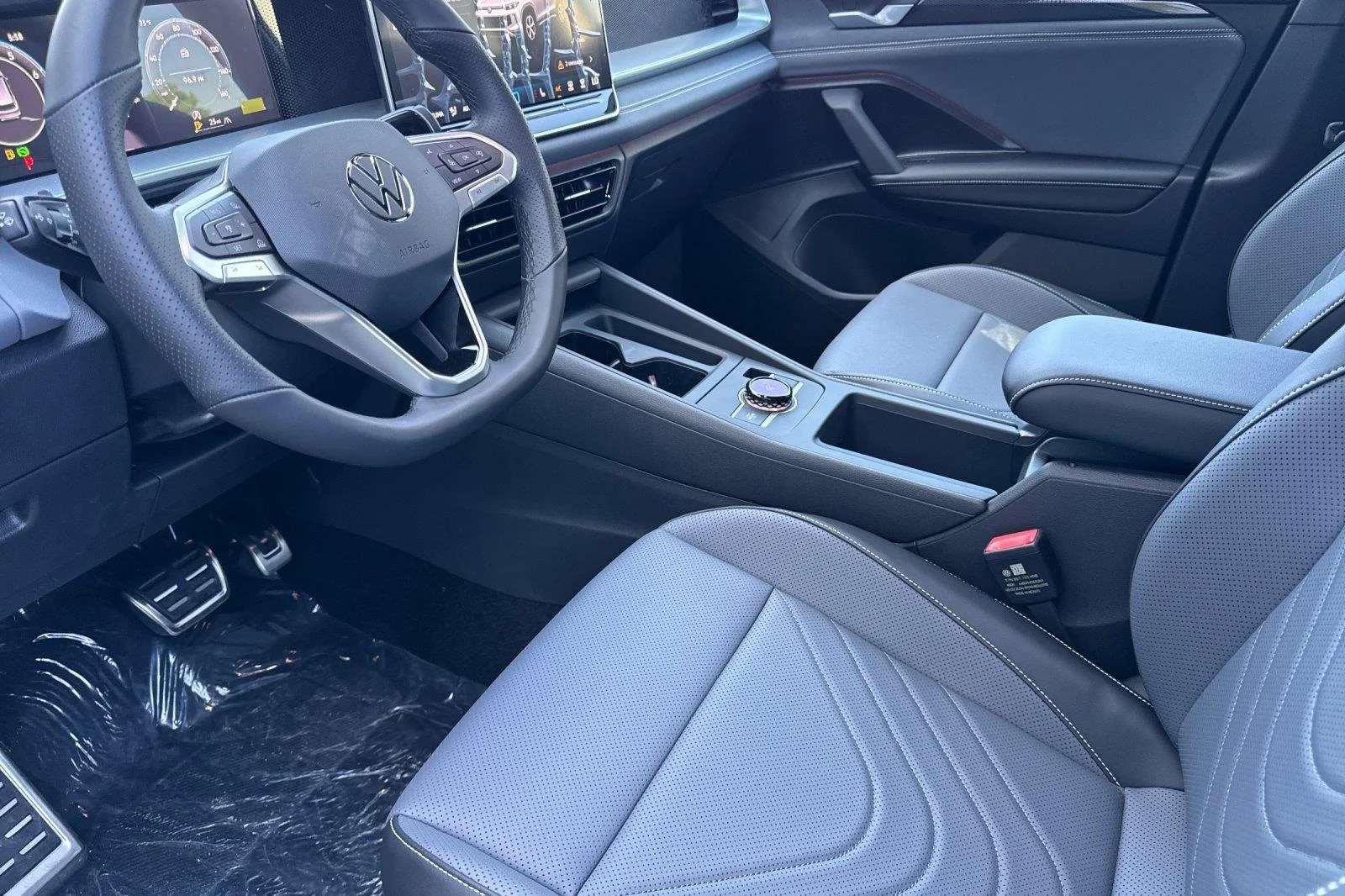 New 2026 Sandstone w/Deep Black Roof Volkswagen SE R-Line Black image 10