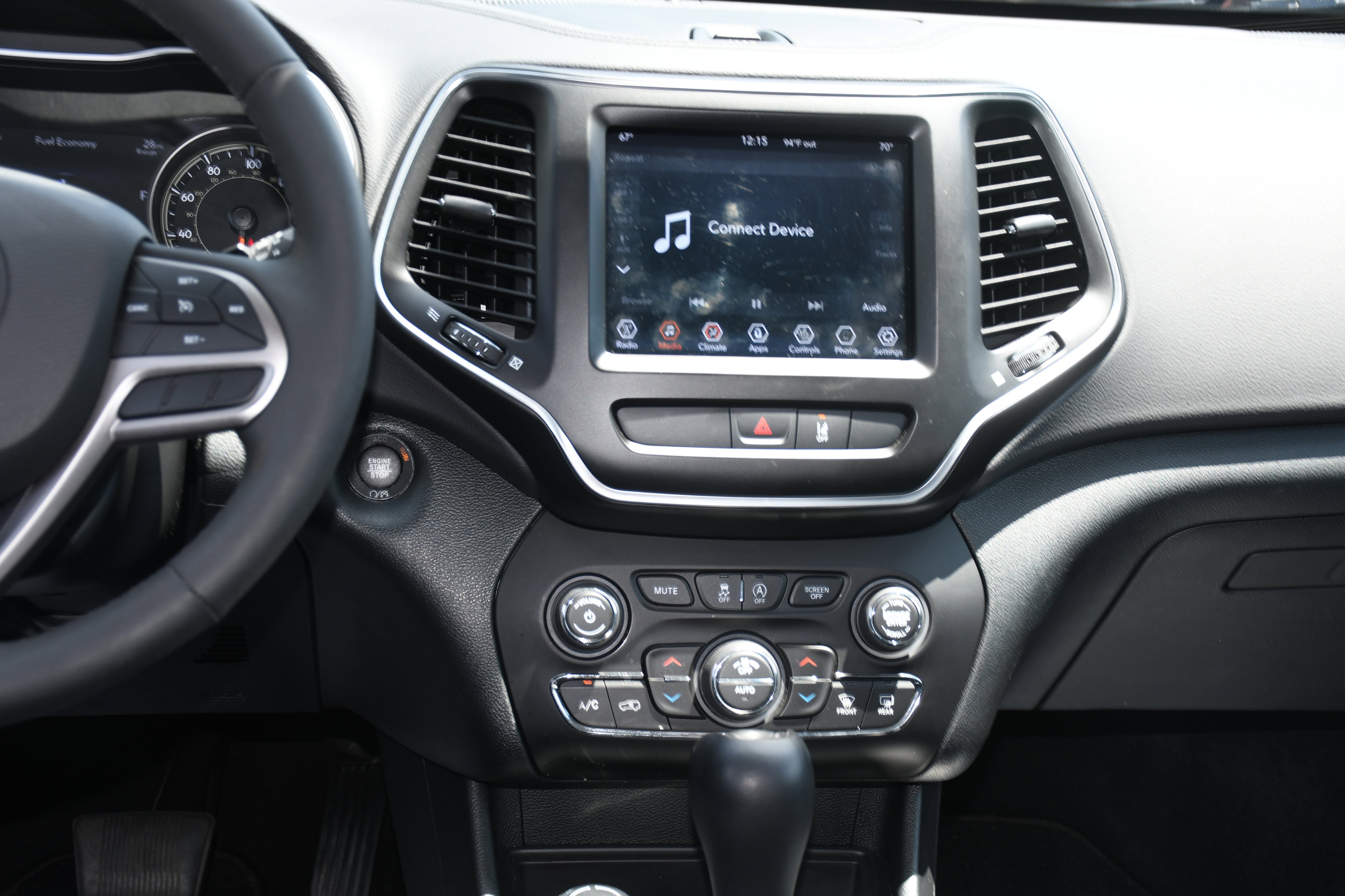 Used 2022 Black Jeep Latitude Lux image 15