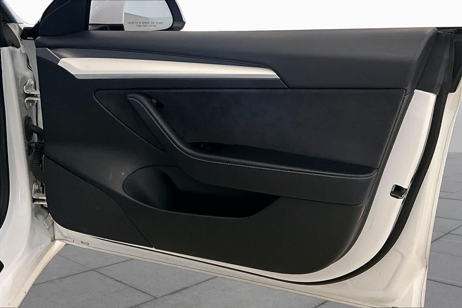 Used 2021  Tesla Standard Range Plus image 20