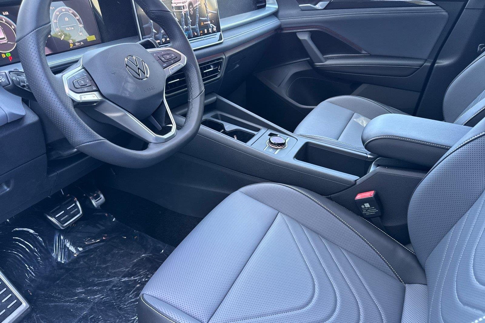 New 2026 Sandstone w/Deep Black Roof Volkswagen SE R-Line Black image 10