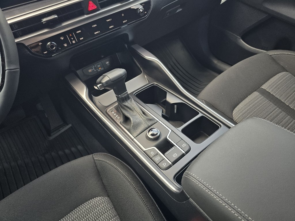 2026 Kia Sorento LX - Photo 9