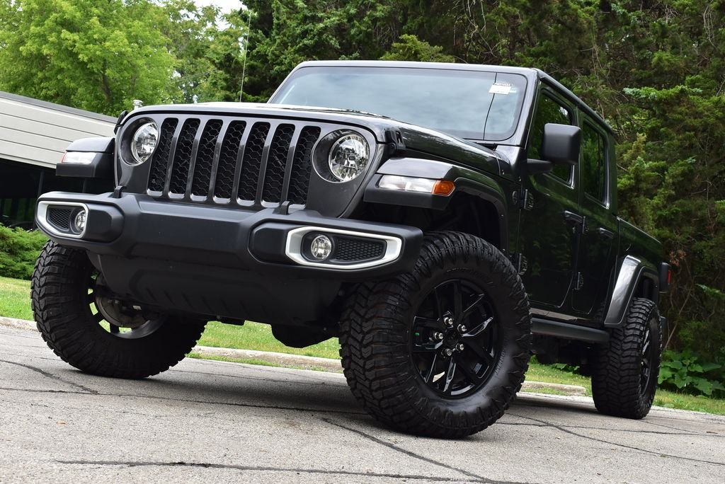 Used 2022 Crystal Metallic Jeep Sport image 5