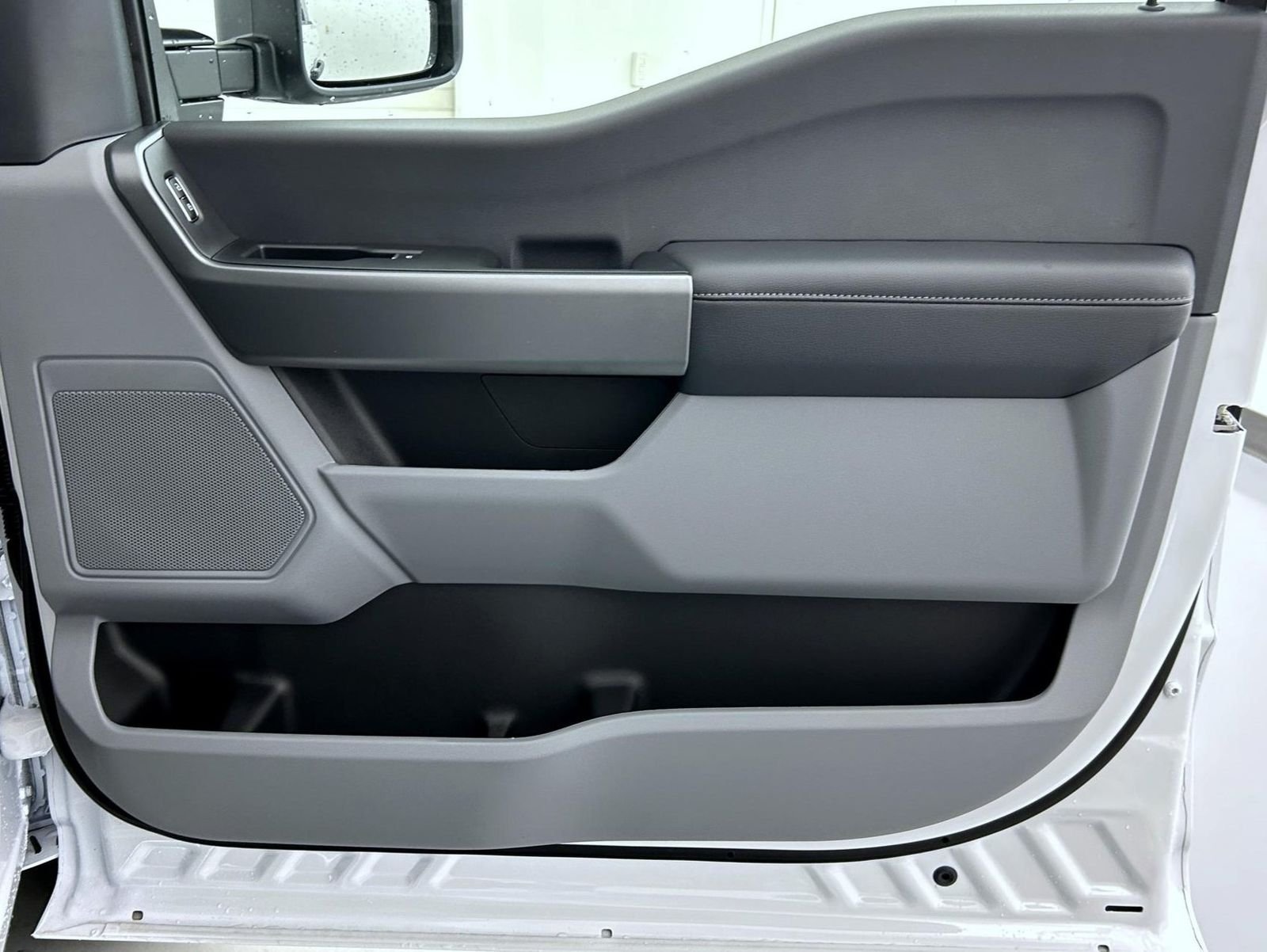 New 2026 Oxford White Ford XLT image 16