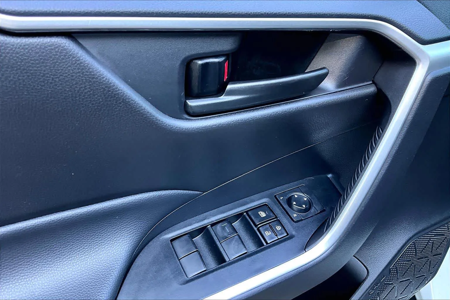 Certified Used 2024 Ice Cap Toyota Hybrid LE image 31