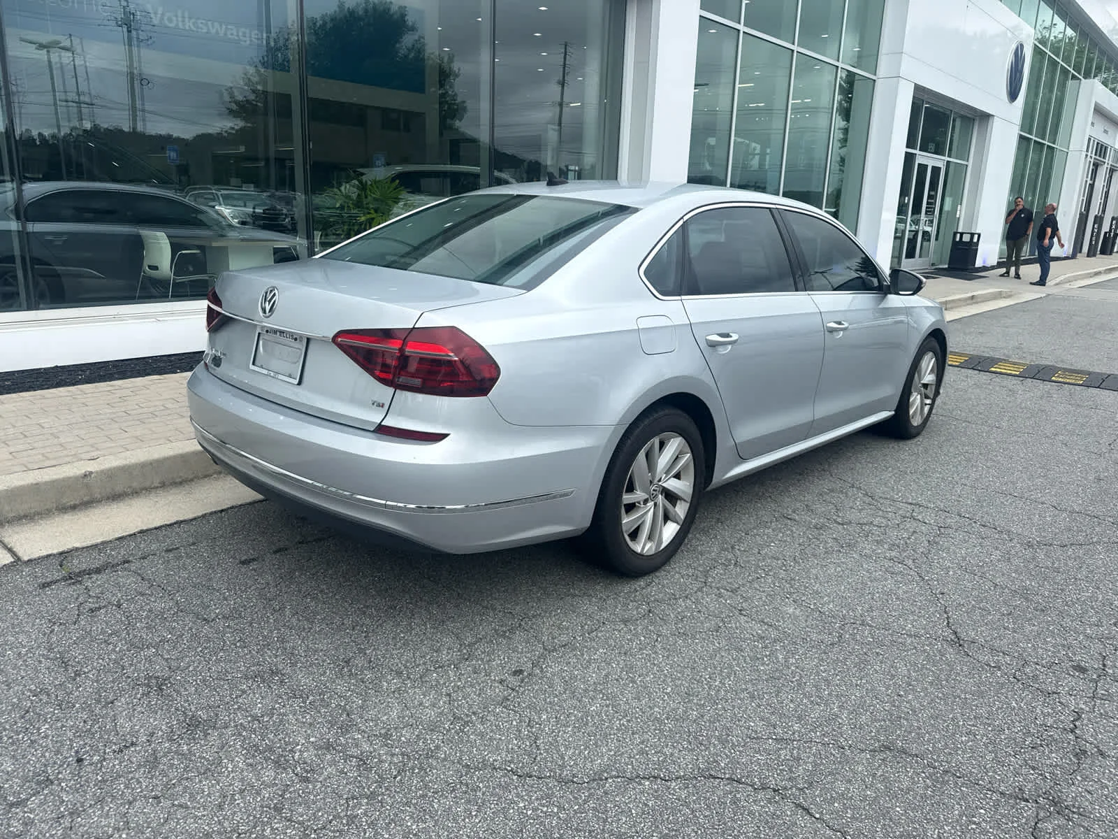 Used 2018 Reflex Silver Metallic Volkswagen 2.0T SE image 7