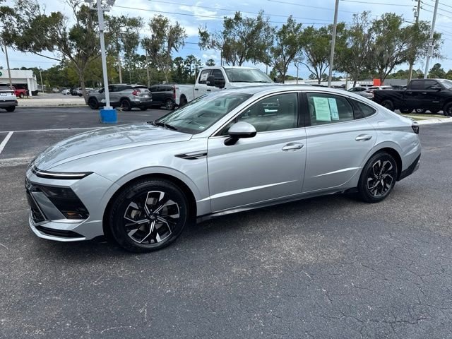Used 2025 Silver Hyundai SEL image 14