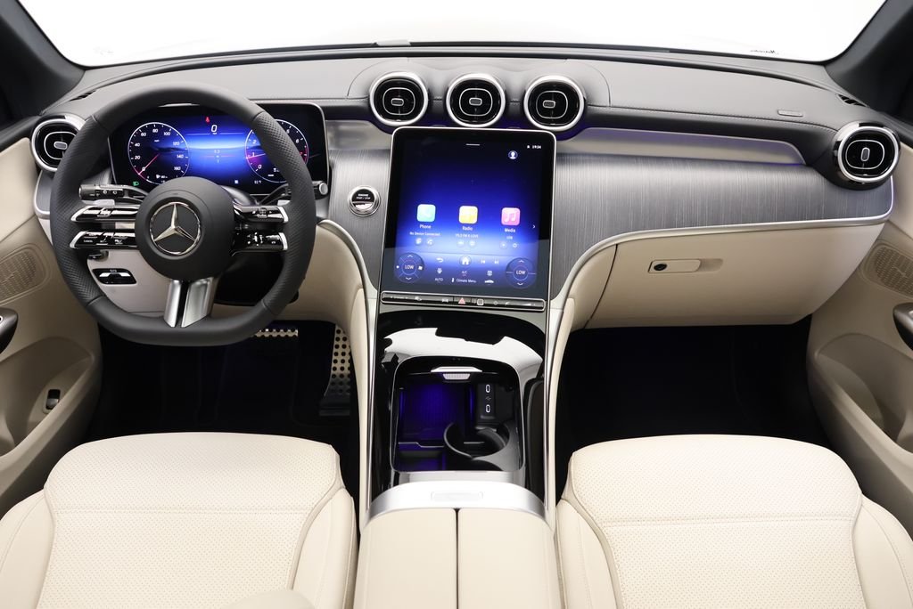 Used 2027  Mercedes-Benz GLC 300 image 18