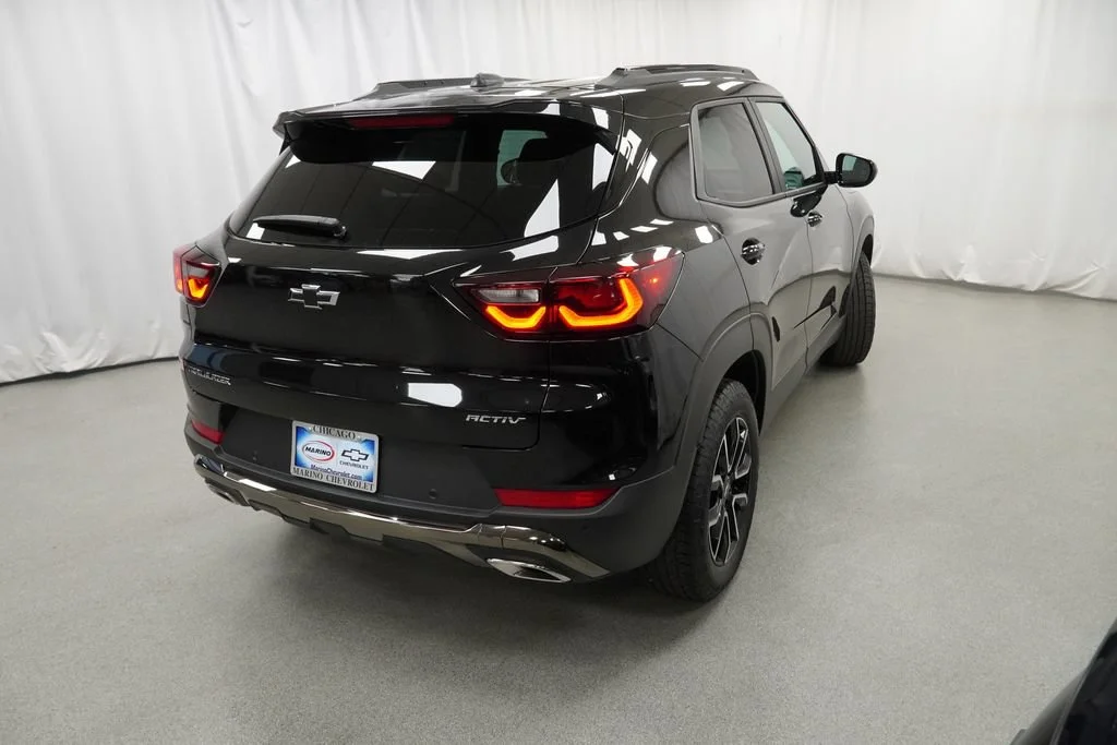 New 2026 Mosaic Black Metallic Chevrolet ACTIV image 2