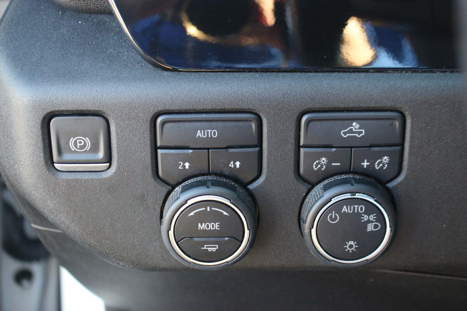 Used 2022 SUMMIT WHITE Chevrolet LT image 30