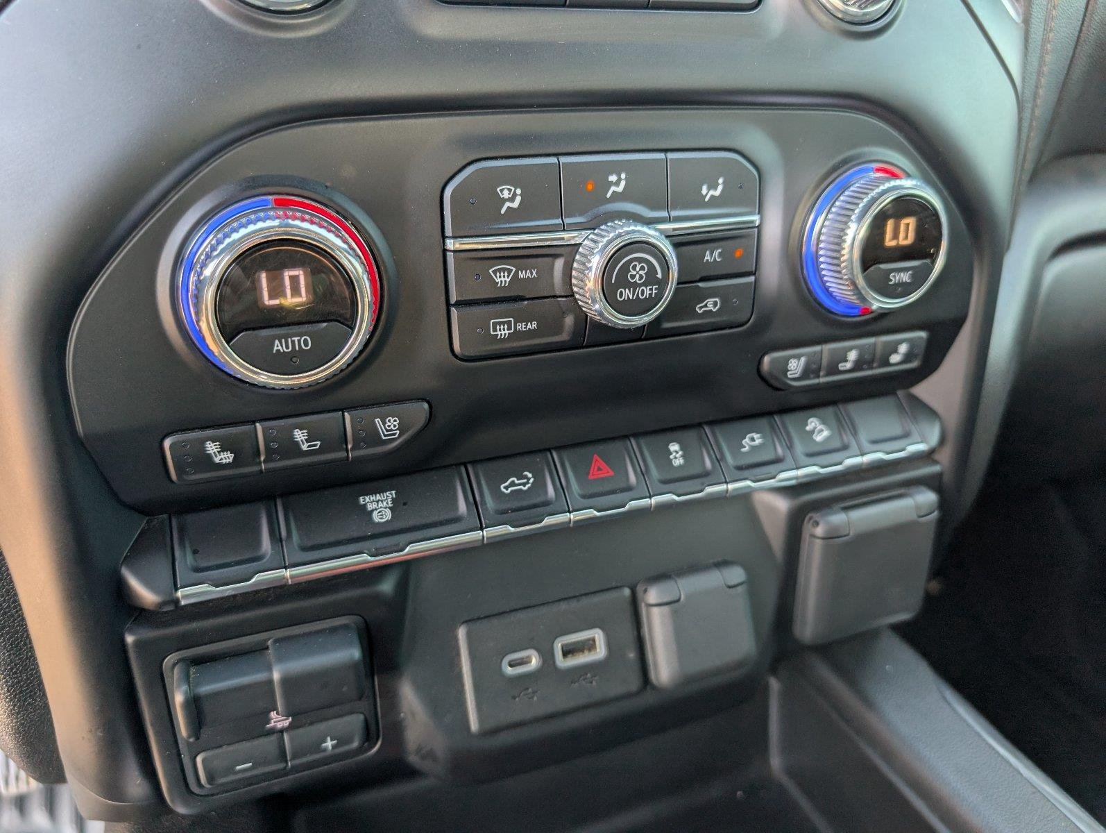 Used 2022 ONYX BLACK GMC AT4 image 21
