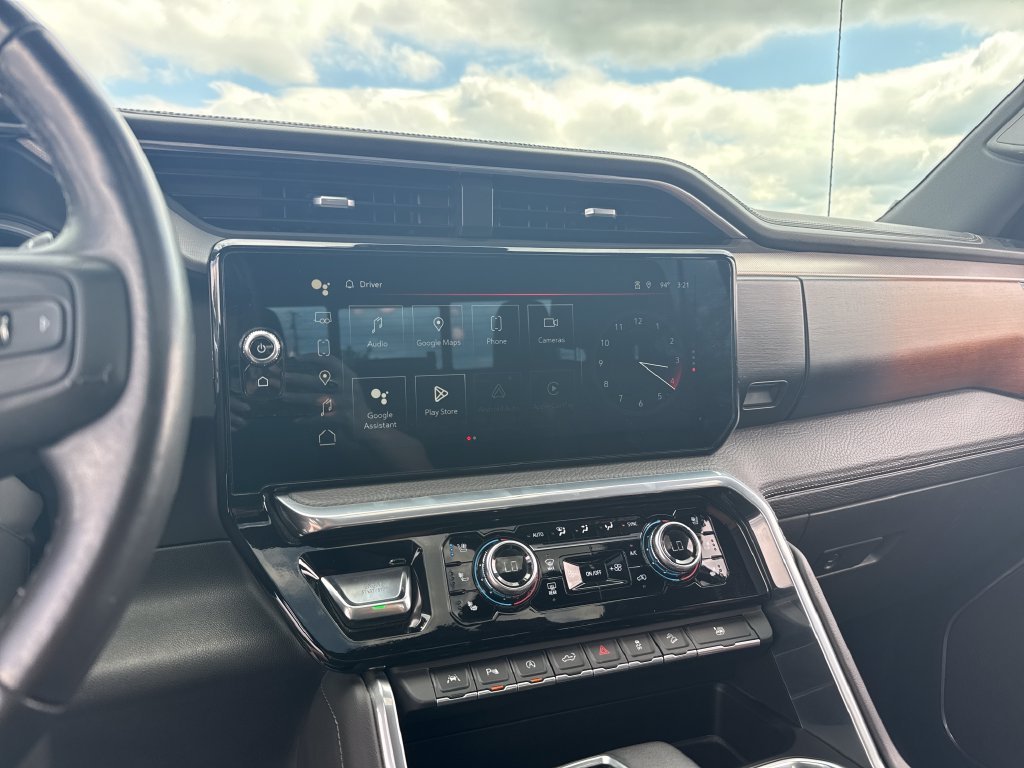 Used 2022 Silver GMC Denali image 18