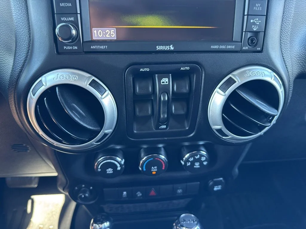 Used 2017 Gray Jeep Unlimited Sahara image 20