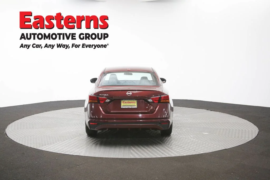 Used 2025 Red Nissan 2.5 SV image 33