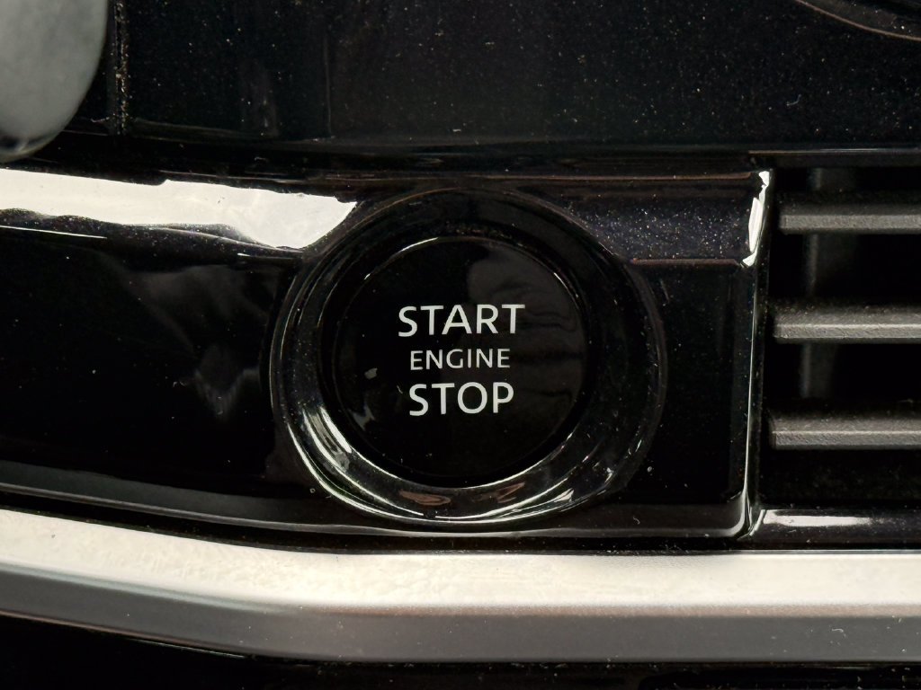 Used 2025 White Nissan SV image 27