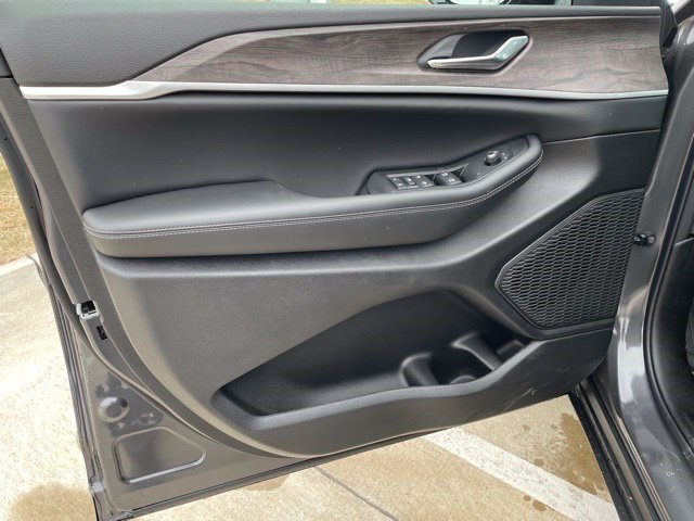 New 2026 Baltic Gray Metallic Clearcoat Jeep Laredo Altitude image 12