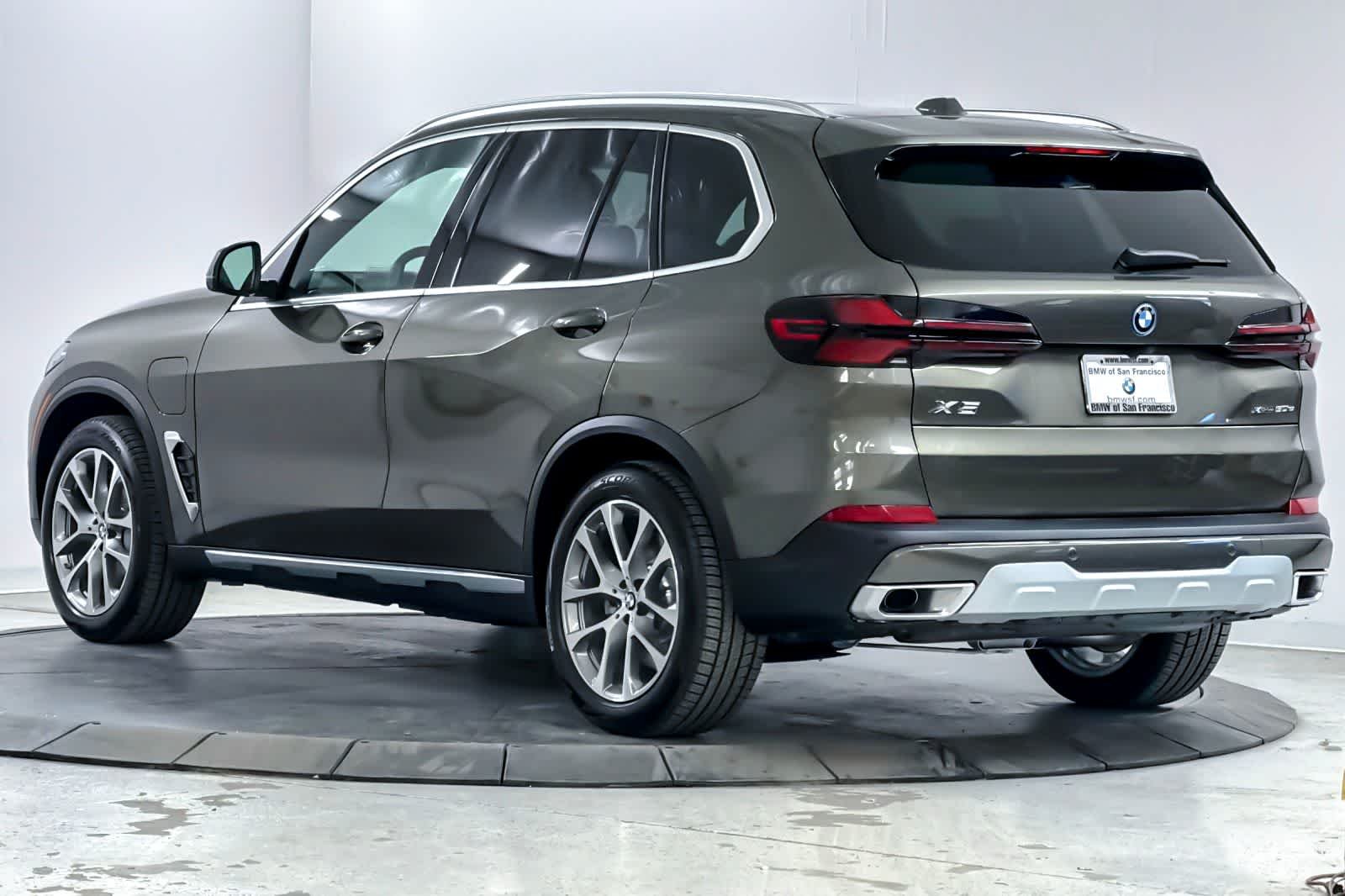 New 2026 Manhattan Green Metallic BMW xDrive50e image 6